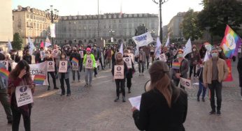 Ddl Zan, a Torino in centinaia per il mondo Lgbt: “Non un passo indietro”
