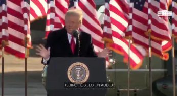 Trump lascia la Casa Bianca. Il tycoon promette: “Torneremo, in qualche modo”