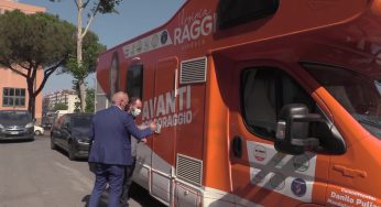 Roma, la sindaca Raggi visita Tor Sapienza. I cittadini: “soddisfatti di lei, ma c’è degrado”
