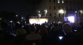 Roma, Raggi chiude la campagna elettorale a Bocca della Verità