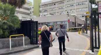 Cardarelli, Napoli, medici chiedono dimissioni: “Quasi 200 persone in barella, lavoro insostenibile”