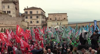 1 maggio, la manifestazione di Cgil, Cisl e Uil in piazza San Francesco ad Assisi