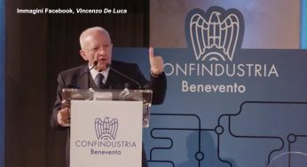 Ucraina, De Luca: “Il segretario della Nato? Un semianalfabeta di ritorno”