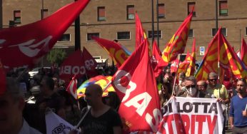 Firenze, corteo sindacale contro le armi in Ucraina. Usb: “Draghi ci ha portato in guerra”