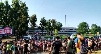 Torino, i Fridays For Future bloccano l’ingresso dell’autostrada