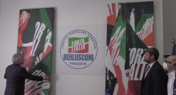 Elezioni, FI presenta il simbolo per le prossime politiche. Tajani: “Noi forza di centro”
