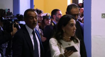 Elezioni, Berlusconi al voto a Milano insieme alla compagna Marta Fascina