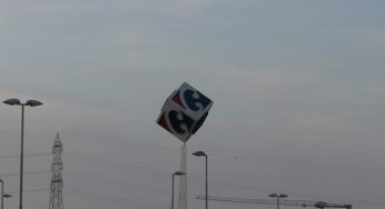 Assago, Carrefour riapre dopo la tragedia: fiori per il dipendente ucciso