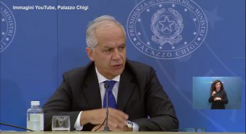 Migranti, Piantedosi: “Primo provvedimento per la nave ong Humanity 1, resti in rada”