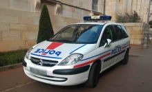 Un'auto della polizia francese