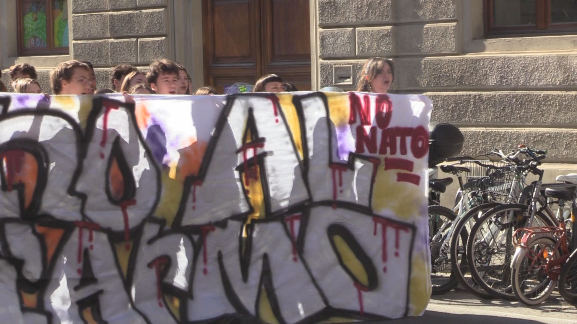 Studenti scioperano a Firenze, ‘no alla guerra’
