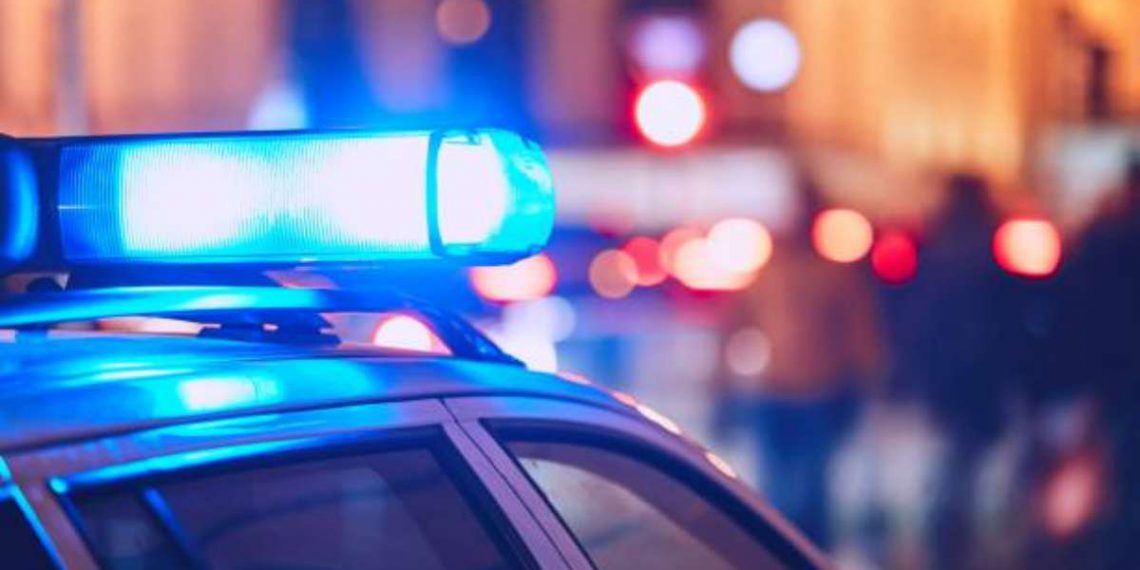 Figlio uccide il padre per difendere la madre - Lampeggiante polizia