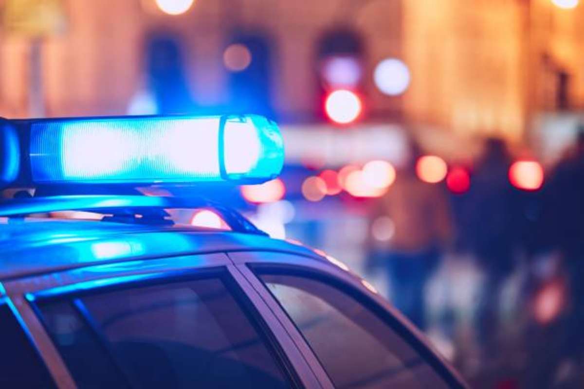 Figlio uccide il padre per difendere la madre - Lampeggiante polizia