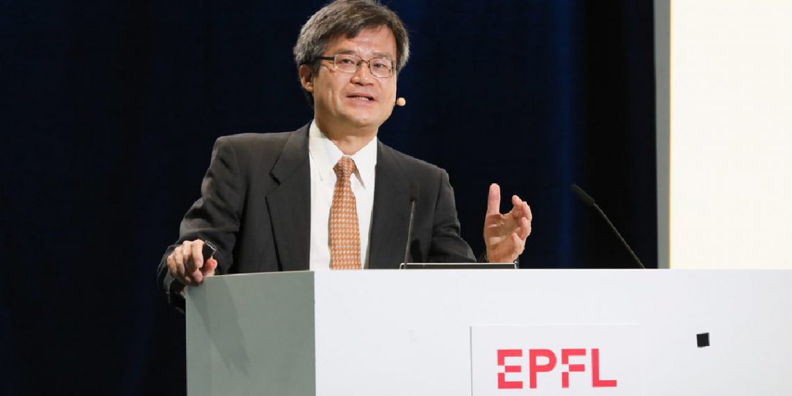 Hiroshi Amano riceve la Laurea Magistrale dalla Bicocca: Un riconoscimento per le sue straordinarie scoperte nel campo dei materiali
