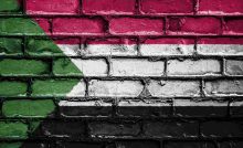 La bandiera del Sudan dipinta su un muro
