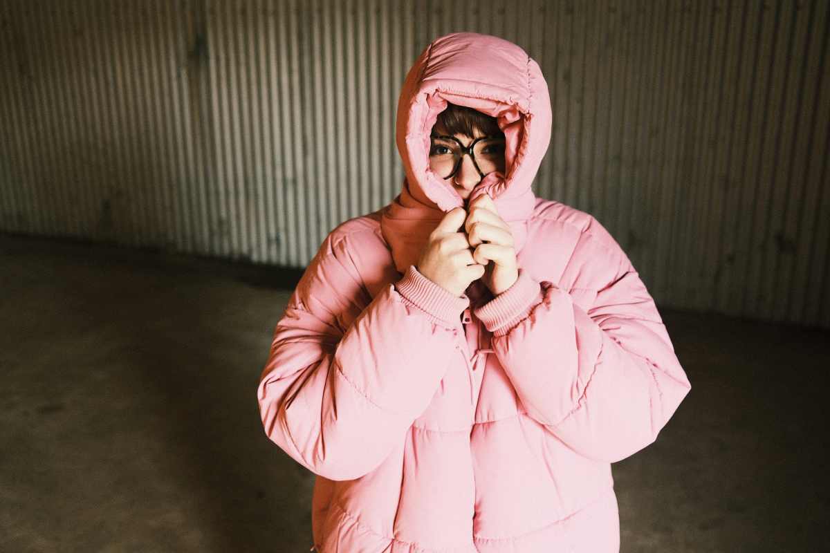 Una donna che ha freddo